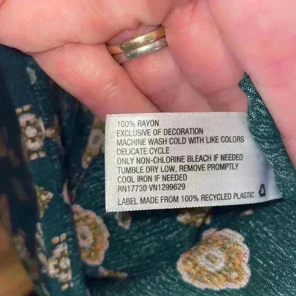 Knox Rose Green & Tan Patterned Embroidered
Long Sleeve Top, Medium - Picture 7 of 7